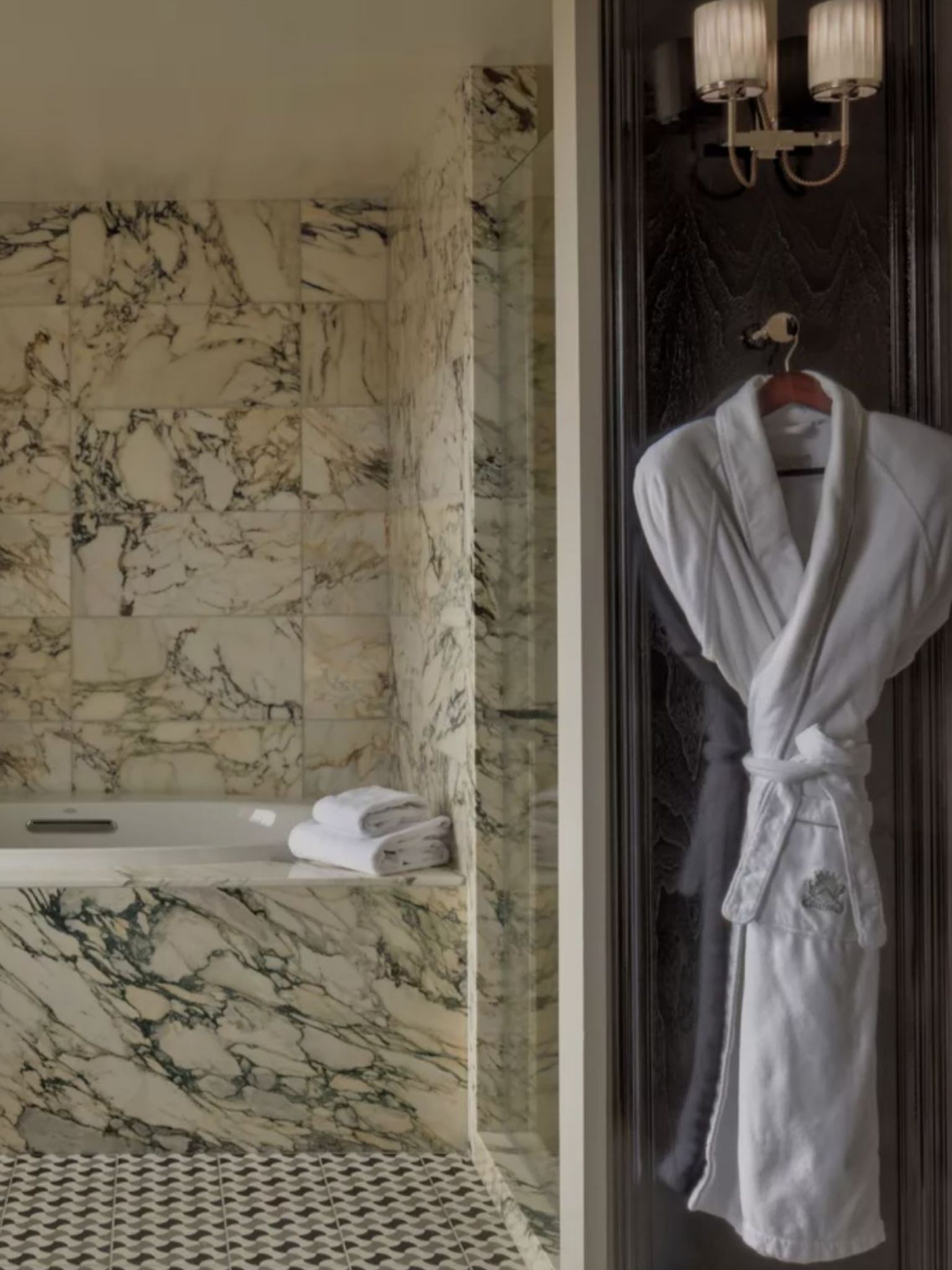 Rosewood The Carlyle Hotel – natural stone by Eurasia Stone (3)