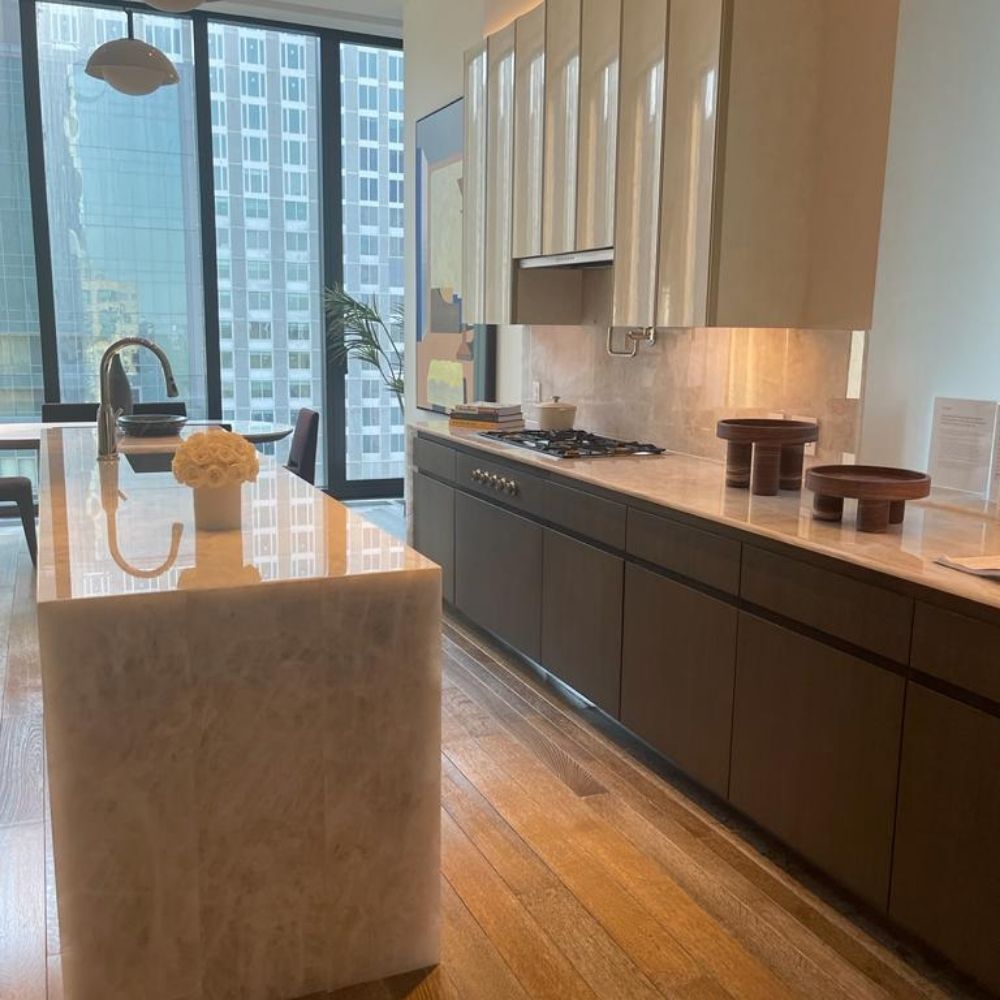 Creating a Warm Minimalist Kitchen with Natural Stone Surfaces (4)